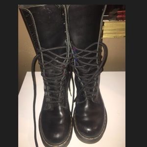 Dr. Martens 1B99 14 Eye Boots black size 7 women's